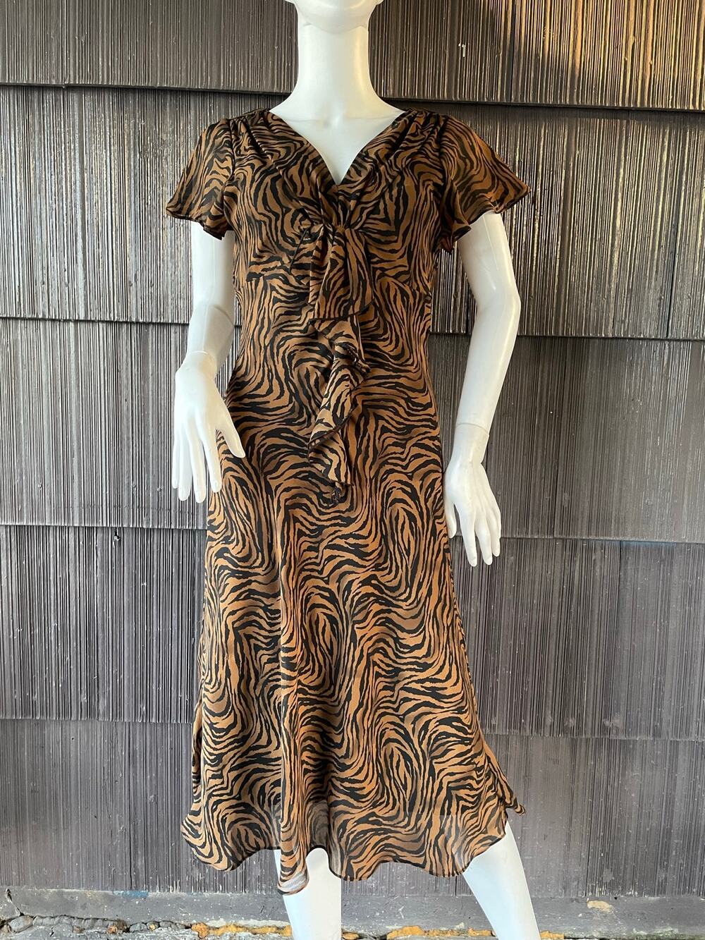 🔥Vintage Y2K JBS Tiger Striped Ruffled Midi Dres Boho Mob Wife Dress Whimsigoth